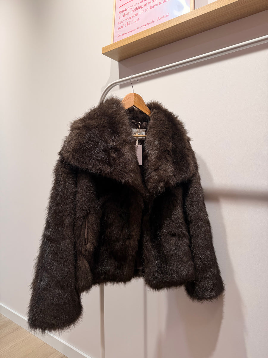 Manteau fausse fourrure