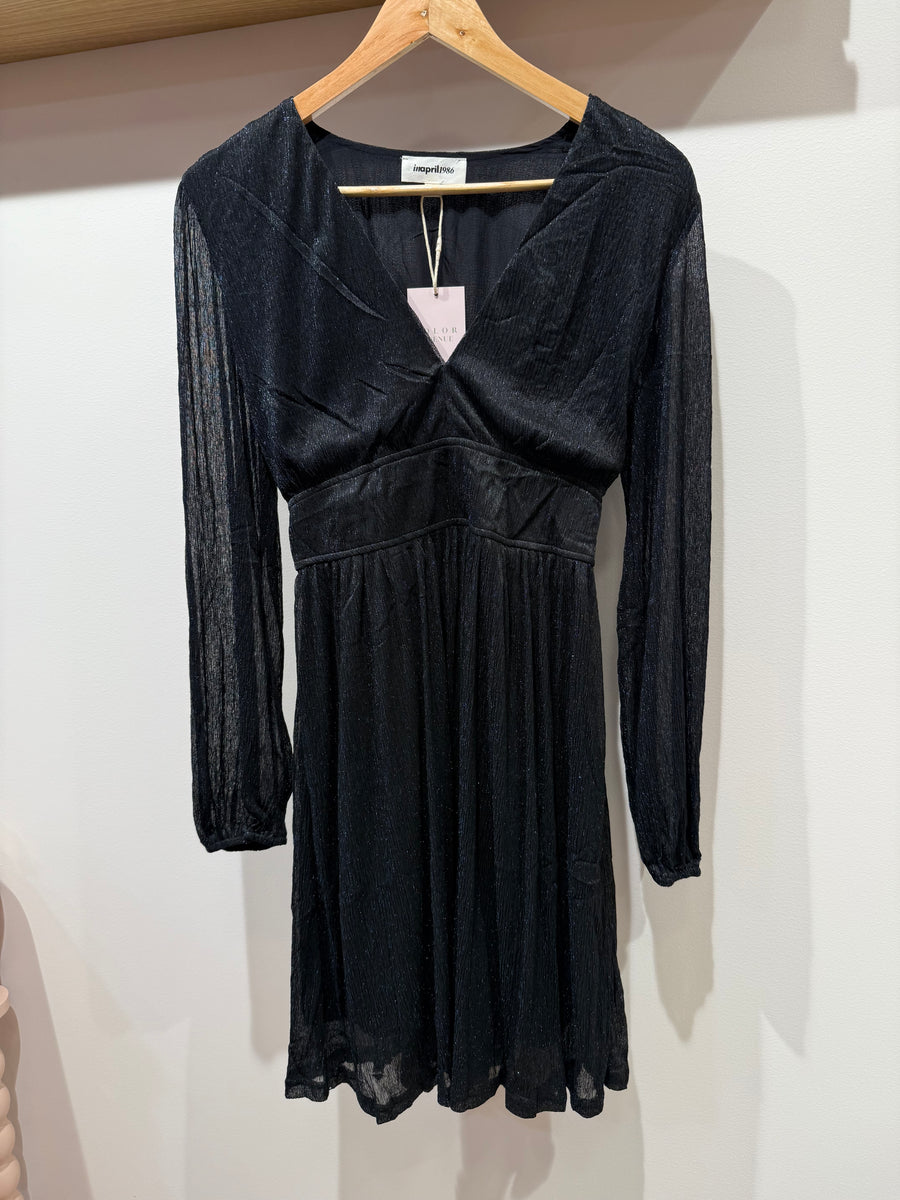 Robe en tissu brillant