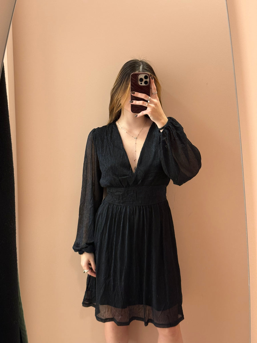 Robe en tissu brillant